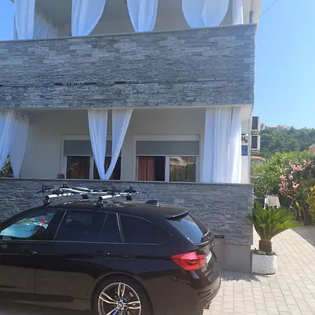 Markovic Rab 公寓 *